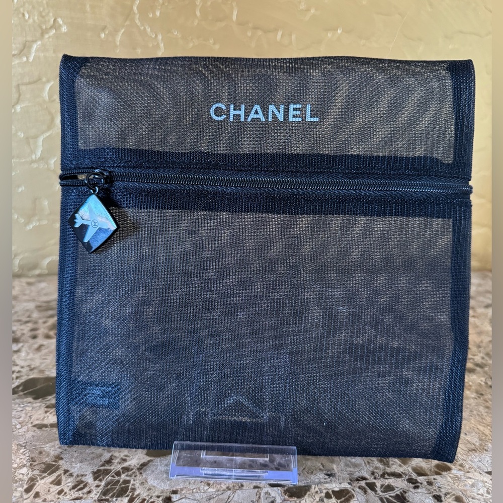 CHANEL Beauté La Collection Black Mesh Pouch NIB - Picture 2 of 4
